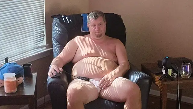 Snapshot of Single_White_Male chatting on September 28, 2025, 4:45 pm Single White Male online show from September 28, 2025, 4:45 pm