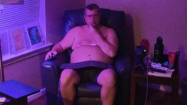 Snapshot of Single_White_Male chatting on October 2, 2025, 1:34 am Single White Male online show from October 2, 2025, 1:34 am