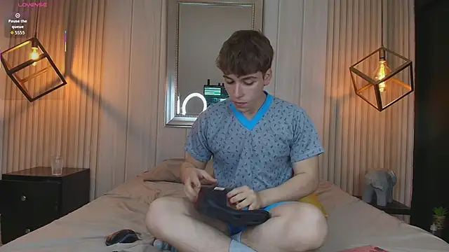 TaylerWhite online show from October 9, 2025, 12:47 pm