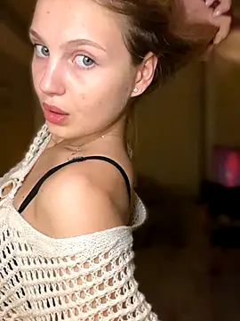 Snapshot of Emaline_Fane chatting on October 5, 2025, 5:11 pm Emaline Fane online show from October 5, 2025, 5:11 pm