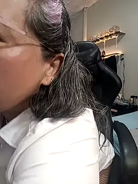 Snapshot of SolVegaNaciente chatting on February 19, 2026, 2:40 am SolVegaNaciente online show from February 19, 2026, 2:40 am