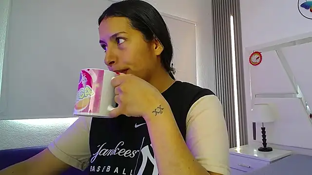 Mia garcia28 online show from December 16, 2025, 3:39 pm