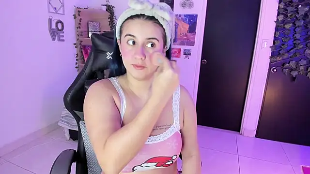 Lana Herondale online show from December 5, 2025, 9:29 am