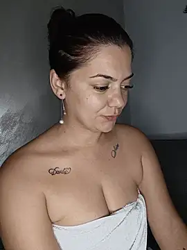 LadyNora online show from June 25, 2026, 8:02 pm