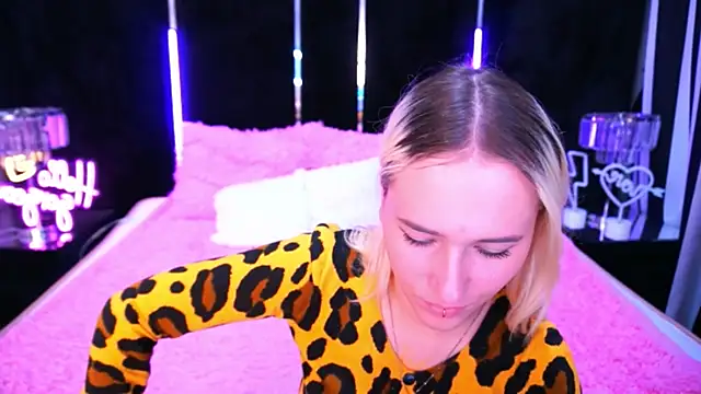 Snapshot of LilElfie chatting on October 8, 2025, 7:06 am LilElfie online show from October 8, 2025, 7:06 am