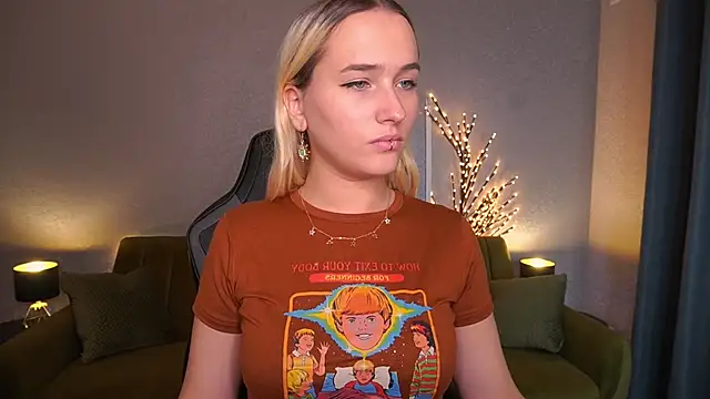 Snapshot of LilElfie chatting on October 24, 2025, 2:57 pm LilElfie online show from October 24, 2025, 2:57 pm