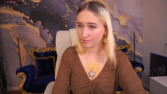 Snapshot of LilElfie chatting on October 29, 2025, 8:21 pm LilElfie online show from October 29, 2025, 8:21 pm