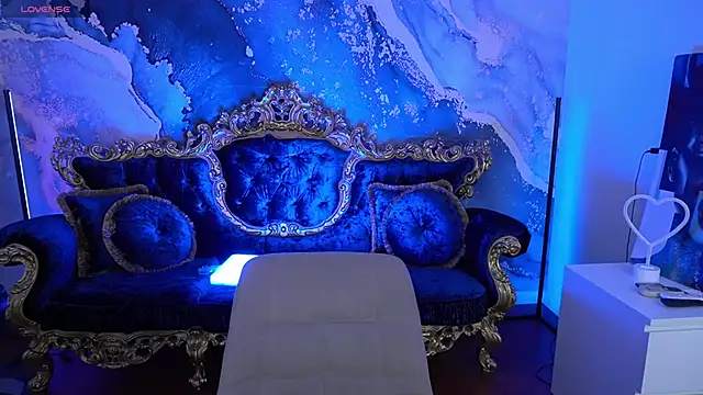 LilElfie online show from November 22, 2025, 2:05 pm