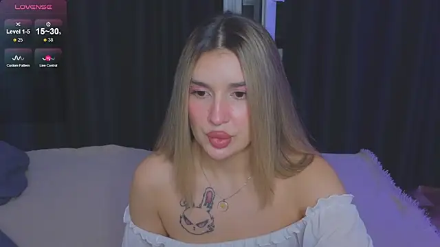 RoxyChill online show from September 17, 2025, 7:48 pm