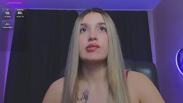 RoxyChill online show from October 26, 2025, 8:48 pm