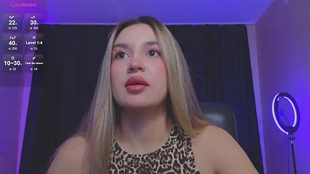 RoxyChill online show from October 29, 2025, 8:10 pm