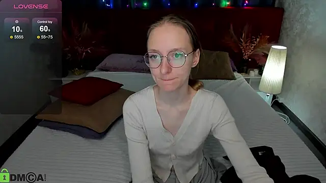 Mia E1fie online show from May 7, 2026, 12:05 am
