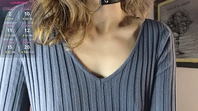 Snapshot of DebiHenks chatting on October 26, 2025, 5:08 pm DebiHenks online show from October 26, 2025, 5:08 pm