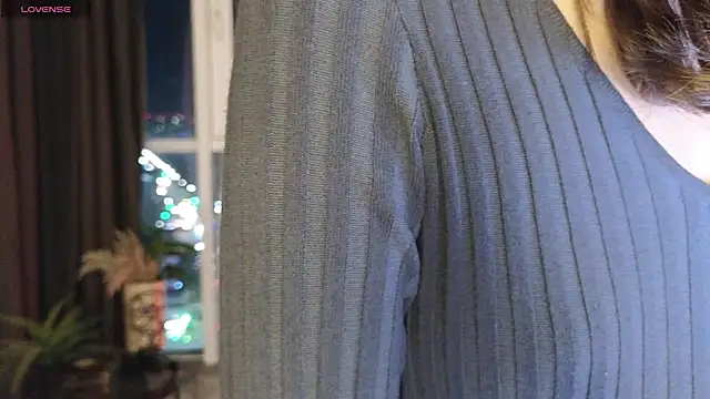 Snapshot of DebiHenks chatting on October 29, 2025, 6:09 pm DebiHenks online show from October 29, 2025, 6:09 pm