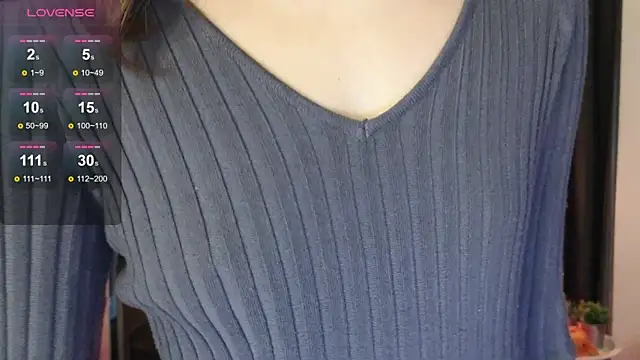 Snapshot of DebiHenks chatting on November 2, 2025, 5:04 pm DebiHenks online show from November 2, 2025, 5:04 pm