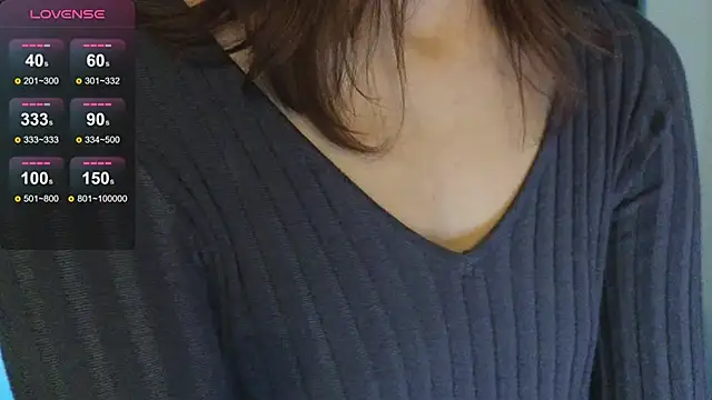 Snapshot of DebiHenks chatting on November 9, 2025, 5:11 pm DebiHenks online show from November 9, 2025, 5:11 pm