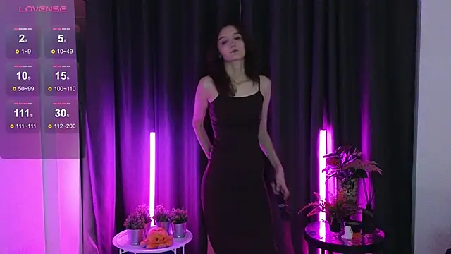 Snapshot of DebiHenks chatting on November 12, 2025, 7:24 pm DebiHenks online show from November 12, 2025, 7:24 pm