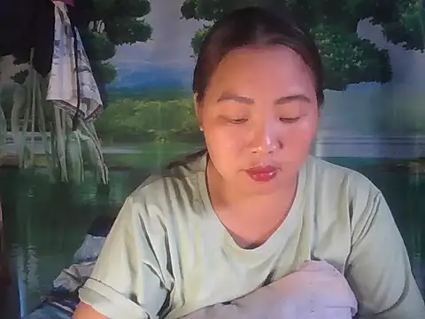 Snapshot of PhamPhung chatting on October 7, 2025, 12:52 am PhamPhung online show from October 7, 2025, 12:52 am