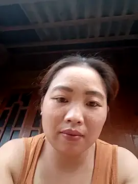 Snapshot of PhamPhung chatting on October 25, 2025, 11:32 pm PhamPhung online show from October 25, 2025, 11:32 pm