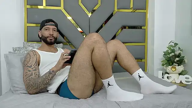 Snapshot of yorbymaxx chatting on September 24, 2025, 2:20 pm yorbymaxx online show from September 24, 2025, 2:20 pm