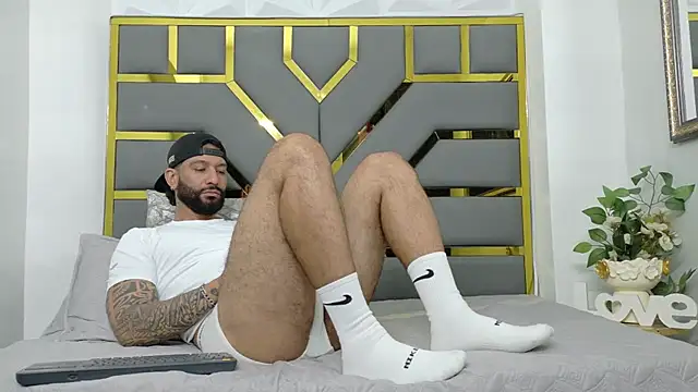 Snapshot of yorbymaxx chatting on September 27, 2025, 4:23 pm yorbymaxx online show from September 27, 2025, 4:23 pm