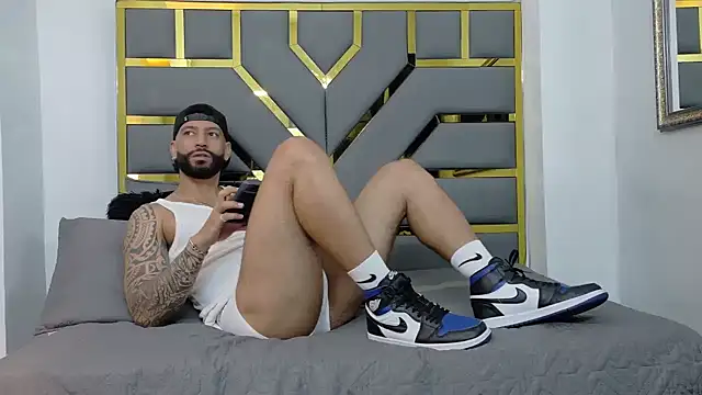 Snapshot of yorbymaxx chatting on October 2, 2025, 2:13 pm yorbymaxx online show from October 2, 2025, 2:13 pm