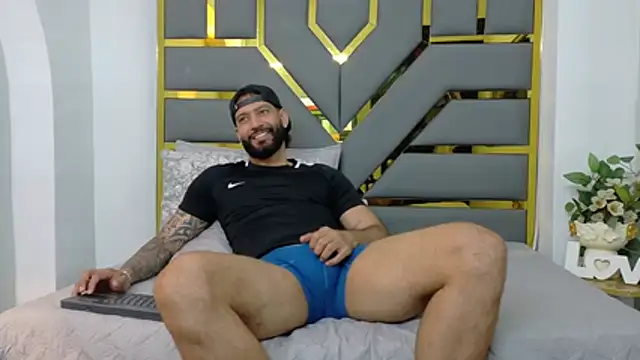 Snapshot of yorbymaxx chatting on October 16, 2025, 2:51 pm yorbymaxx online show from October 16, 2025, 2:51 pm