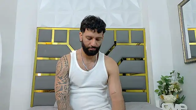 Snapshot of yorbymaxx chatting on October 17, 2025, 11:18 pm yorbymaxx online show from October 17, 2025, 11:18 pm