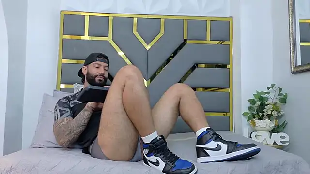 Snapshot of yorbymaxx chatting on October 22, 2025, 2:17 pm yorbymaxx online show from October 22, 2025, 2:17 pm