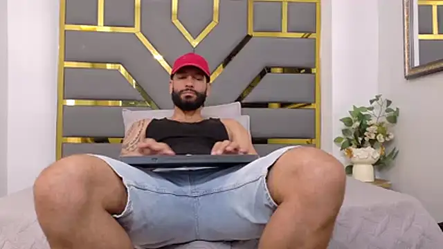 Snapshot of yorbymaxx chatting on October 23, 2025, 12:15 pm yorbymaxx online show from October 23, 2025, 12:15 pm