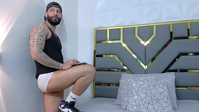 Snapshot of yorbymaxx chatting on October 24, 2025, 12:56 pm yorbymaxx online show from October 24, 2025, 12:56 pm