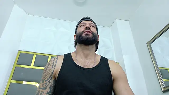 Snapshot of yorbymaxx chatting on October 31, 2025, 4:41 pm yorbymaxx online show from October 31, 2025, 4:41 pm