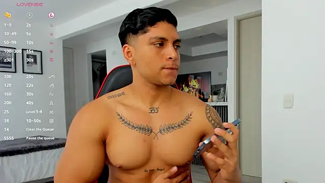 Nicolasmontoya16 online show from November 9, 2025, 6:28 pm