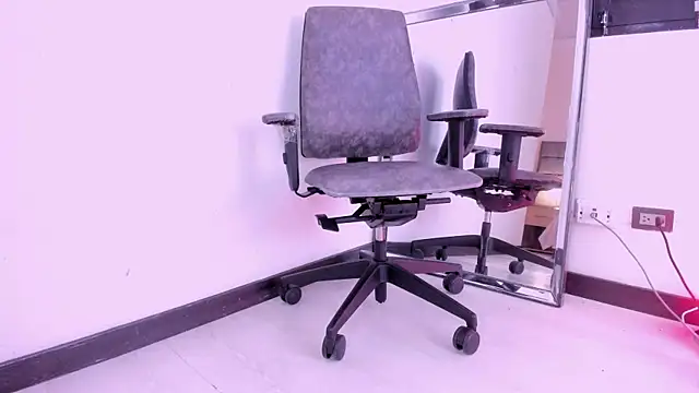 Snapshot of Maia_520 chatting on March 26, 2026, 6:57 pm Maia 520 online show from March 26, 2026, 6:57 pm