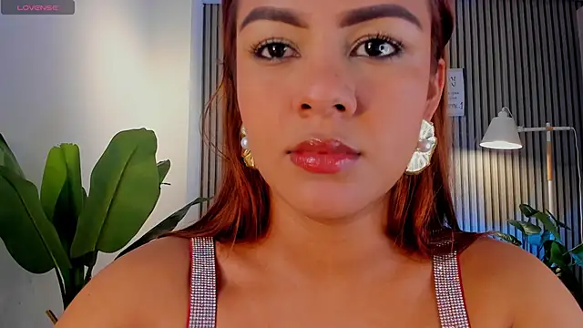 Missnaomi  online show from October 7, 2025, 12:30 am