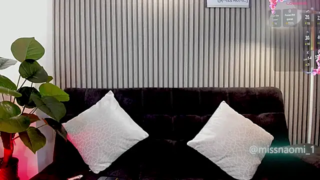 Missnaomi  online show from October 18, 2025, 12:02 am