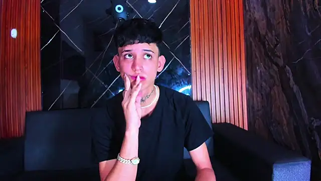 Snapshot of RickyMontes_ chatting on October 13, 2025, 8:09 pm RickyMontes online show from October 13, 2025, 8:09 pm