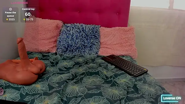 Snapshot of Veronica_mellerr chatting on February 28, 2026, 3:35 pm Veronica mellerr online show from February 28, 2026, 3:35 pm