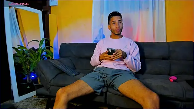 Snapshot of Alex_bigcock11_ chatting on September 20, 2025, 1:39 am Alex bigcock11 online show from September 20, 2025, 1:39 am