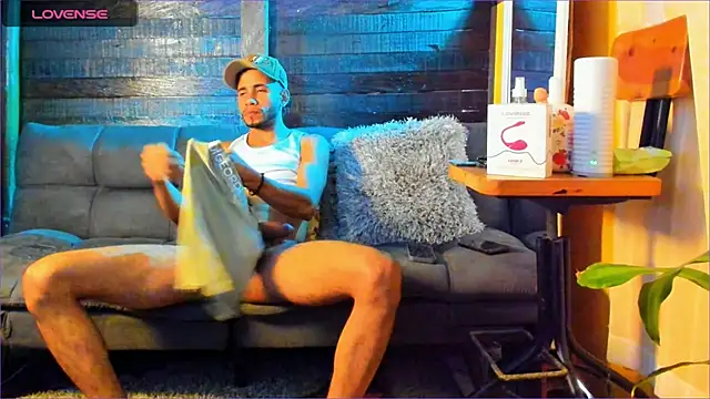 Snapshot of Alex_bigcock11_ chatting on September 21, 2025, 6:31 pm Alex bigcock11 online show from September 21, 2025, 6:31 pm