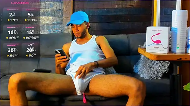 Snapshot of Alex_bigcock11_ chatting on September 23, 2025, 3:42 am Alex bigcock11 online show from September 23, 2025, 3:42 am