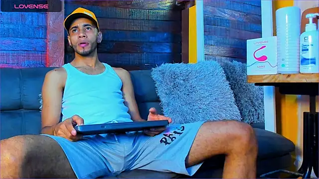 Snapshot of Alex_bigcock11_ chatting on October 3, 2025, 6:49 pm Alex bigcock11 online show from October 3, 2025, 6:49 pm