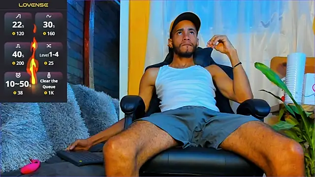 Snapshot of Alex_bigcock11_ chatting on October 15, 2025, 10:59 am Alex bigcock11 online show from October 15, 2025, 10:59 am