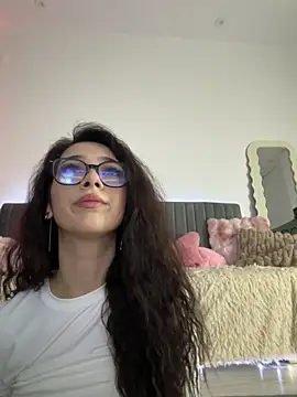 Snapshot of Sophiex_belle chatting on April 15, 2026, 5:42 pm Sophiex belle online show from April 15, 2026, 5:42 pm