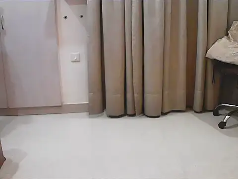 elize   online show from December 14, 2025, 3:34 am