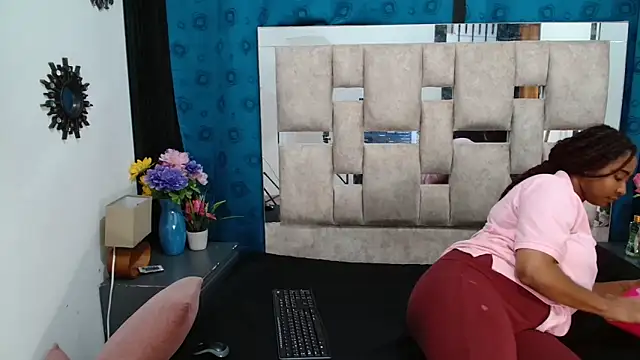 Snapshot of AmbarSmit chatting on November 1, 2025, 7:05 pm AmbarSmit online show from November 1, 2025, 7:05 pm