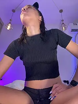 Snapshot of hade_rosse chatting on April 6, 2026, 12:06 pm hade rosse online show from April 6, 2026, 12:06 pm