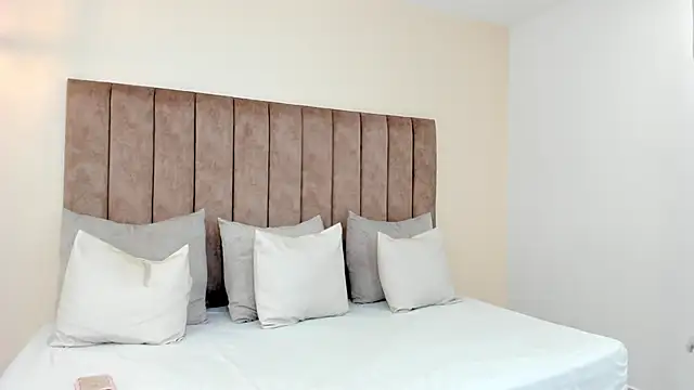 julieta rosee online show from September 22, 2025, 10:01 pm