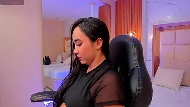 julieta rosee online show from May 2, 2026, 9:53 pm