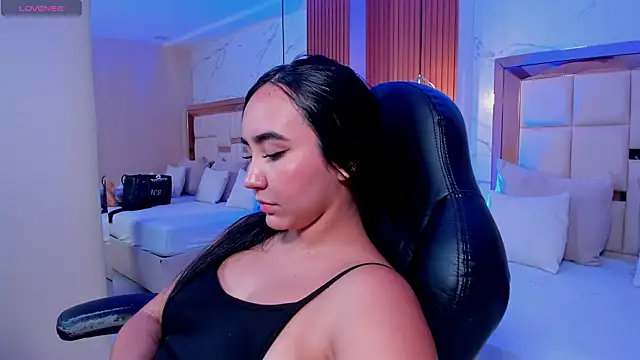 julieta rosee online show from May 5, 2026, 11:13 pm